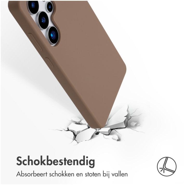 Accezz Liquid Silicone Backcover met MagSafe voor Samsung Galaxy S25 Ultra Telefoonhoesje Bruin